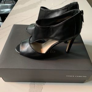 Vince Camuto Black Sandal - NWT